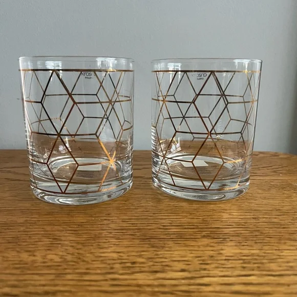 Crate & Barrel Set of 2 Cocktail glasses New - Picture 1 of 4